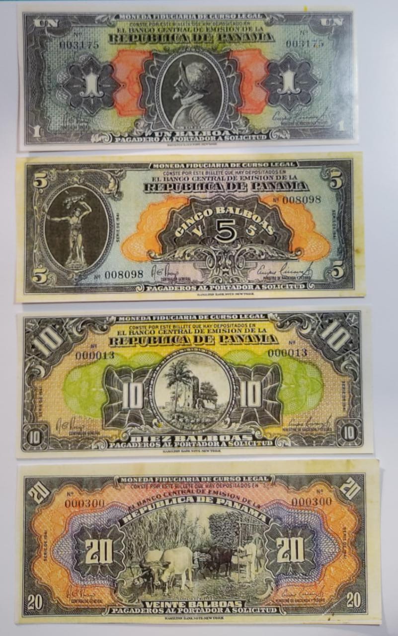 Réplicas de los 4 billetes de 1941 en papel especial