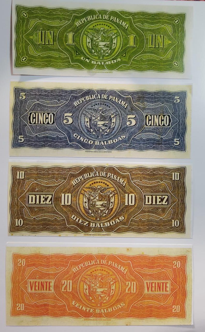 Réplicas de los 4 billetes de 1941 en papel especial