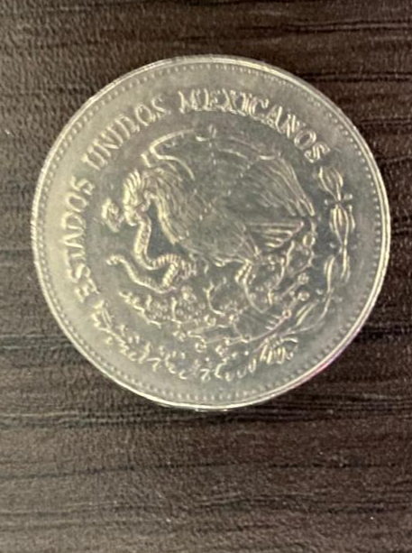 Moneda de 200 pesos mexicanos 75 año de la revolución mexicana.